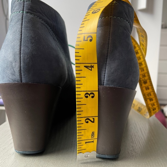 Womens Cole Haan Nike Air Blue Suede Wedge Ankle Boots Size 9.5B. - Picture 3 of 6